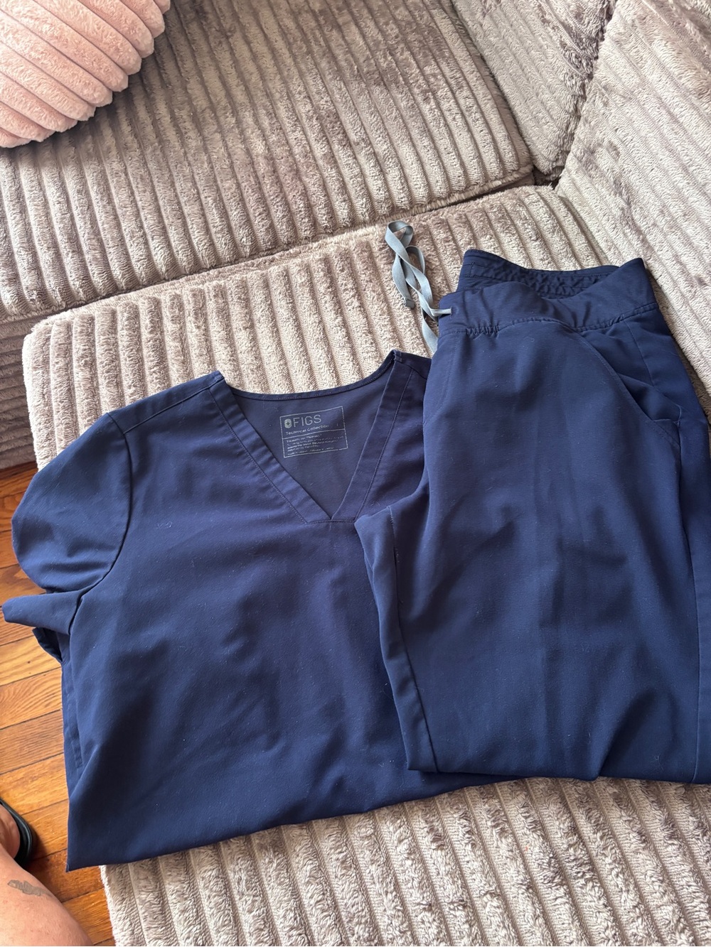 Figs Navy Women's Scrub Top & Jogger Pants Set